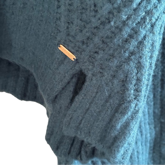 SAVAGE x FENTY Fuzz Fit Knit V-neck Oversized Sweater Blue Reflection Size M - Picture 7 of 12